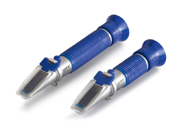 Refractometer hand held analog (ATC). Brix 0-32