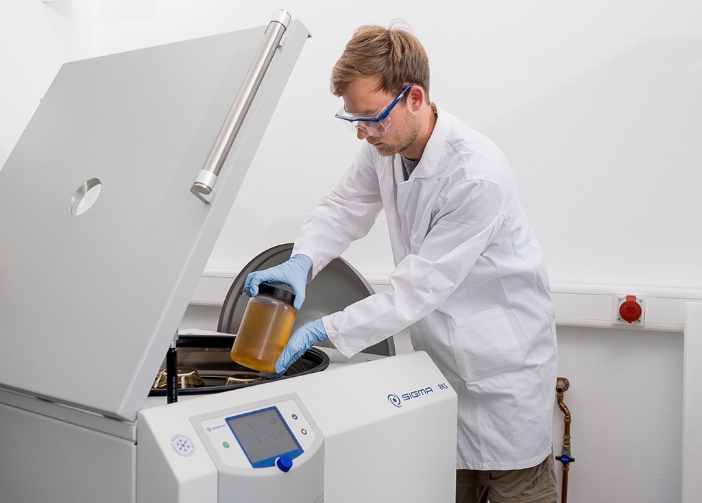 Sigma 8KS floorcentrifuge with cooling