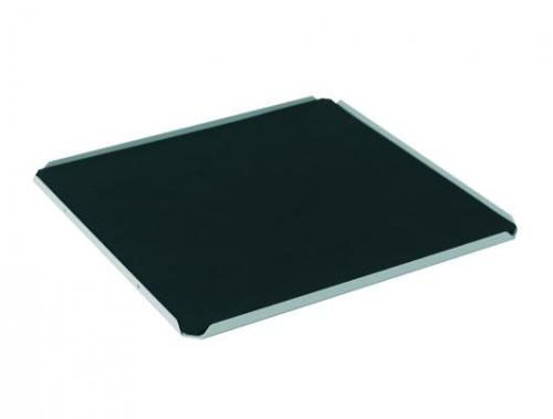 Flat platform with non-slip mat